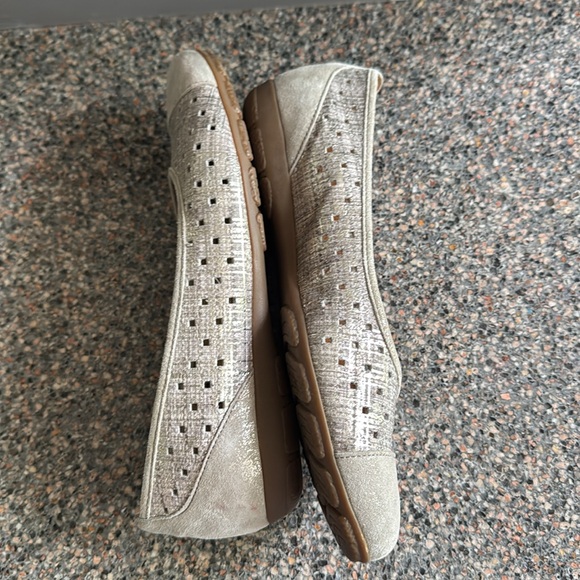 Gabor Elegant Women's Silver Ballet Flats size 7.5 - Picture 5 of 10
